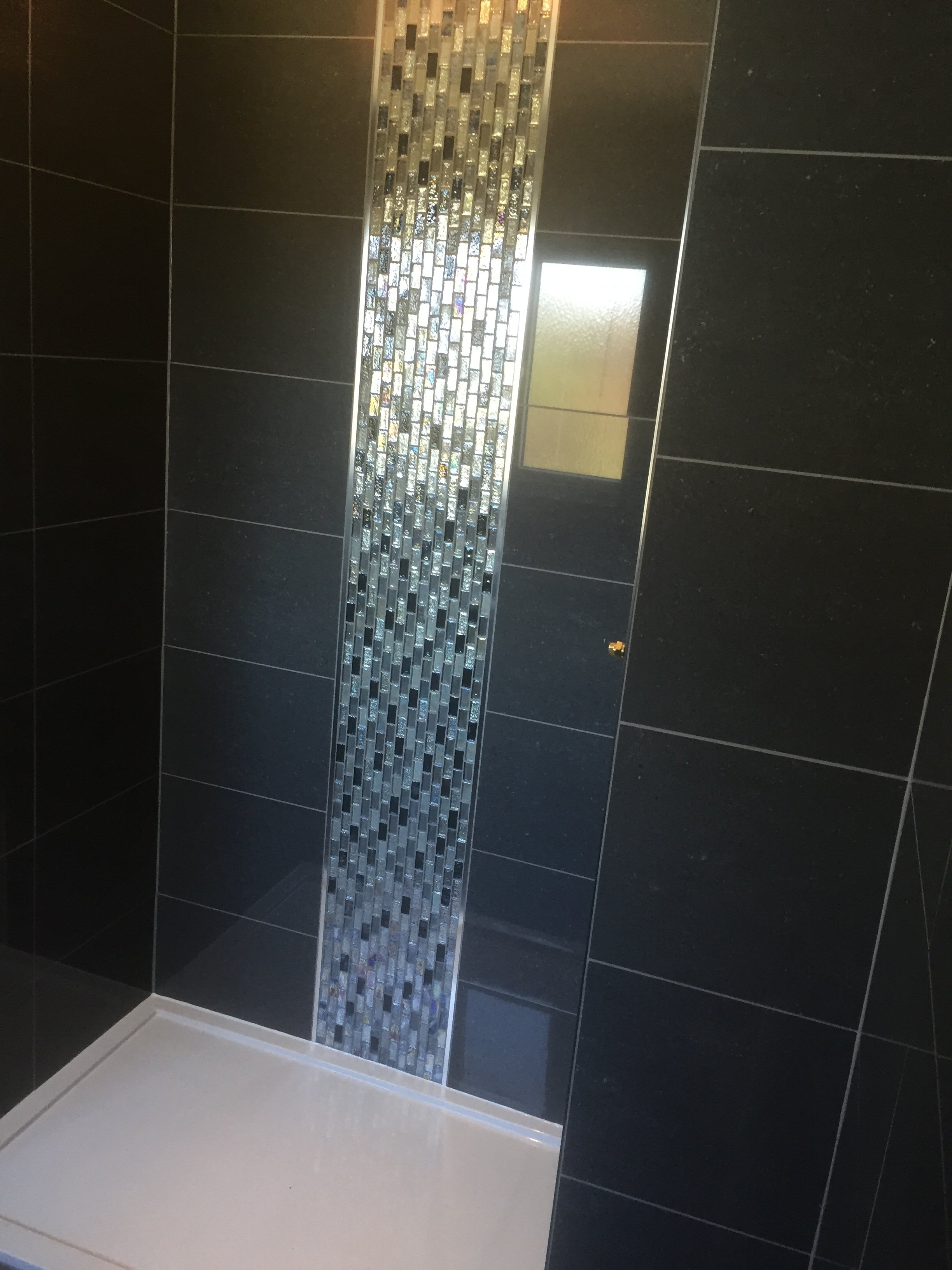 Mosaic feature in shower
