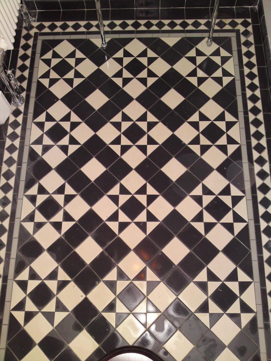 CLOAKROOM - Handcut 100x100mm black/white to traditional design.
